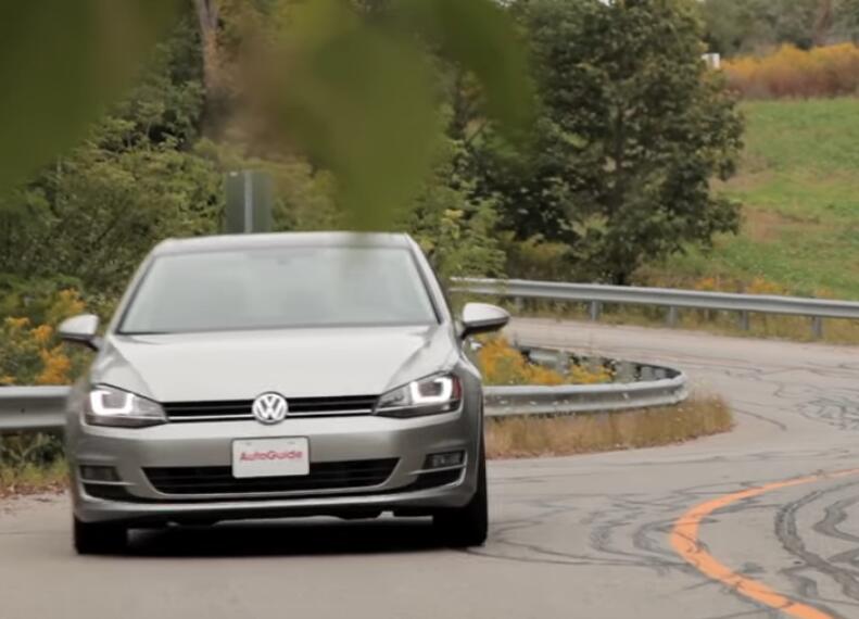 Volkswagen Golf vs Mazda3